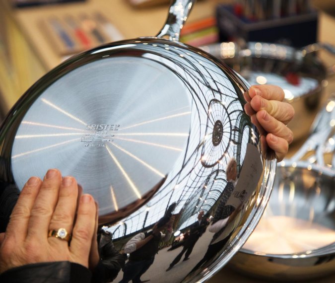 Comment nettoyer des taches sur l'inox et le faire briller