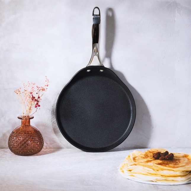 Forged aluminum crepe pan - Castel'Pro by CRISTEL 2