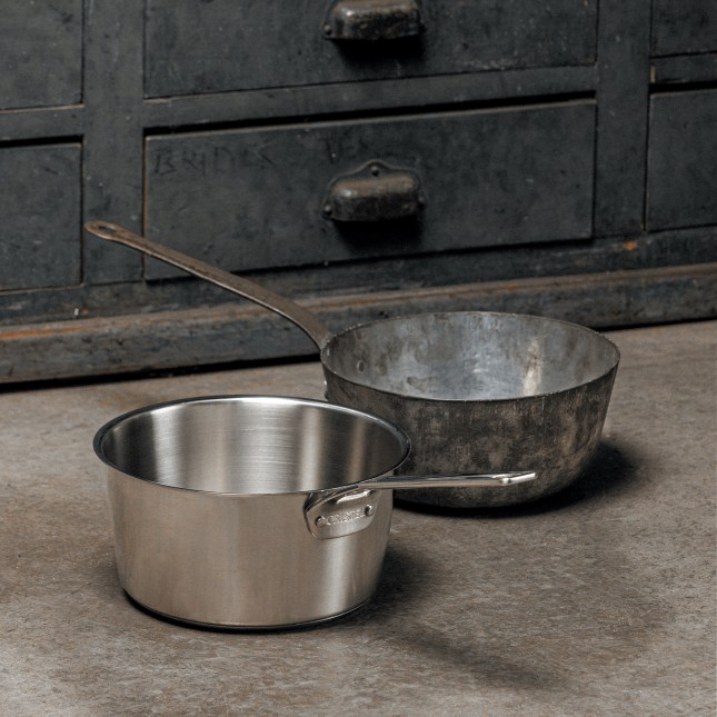 Set of 3 stainless steel saucepans 7
