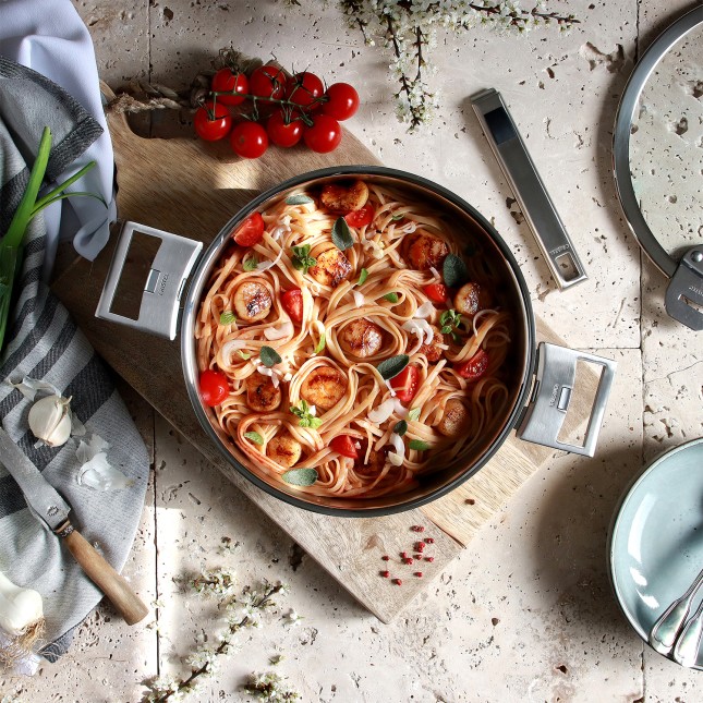 Sauteuse en inox brossé amovible 10