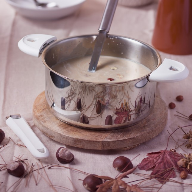 Stainless steel saucepan with removable handle 5